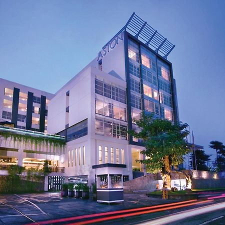 อัสตันเจ็มเบอร์โฮเต็ล&คอนเฟอเรนซ์เซนเตอร์ Hotel เจมเบอร์ ภายนอก รูปภาพ