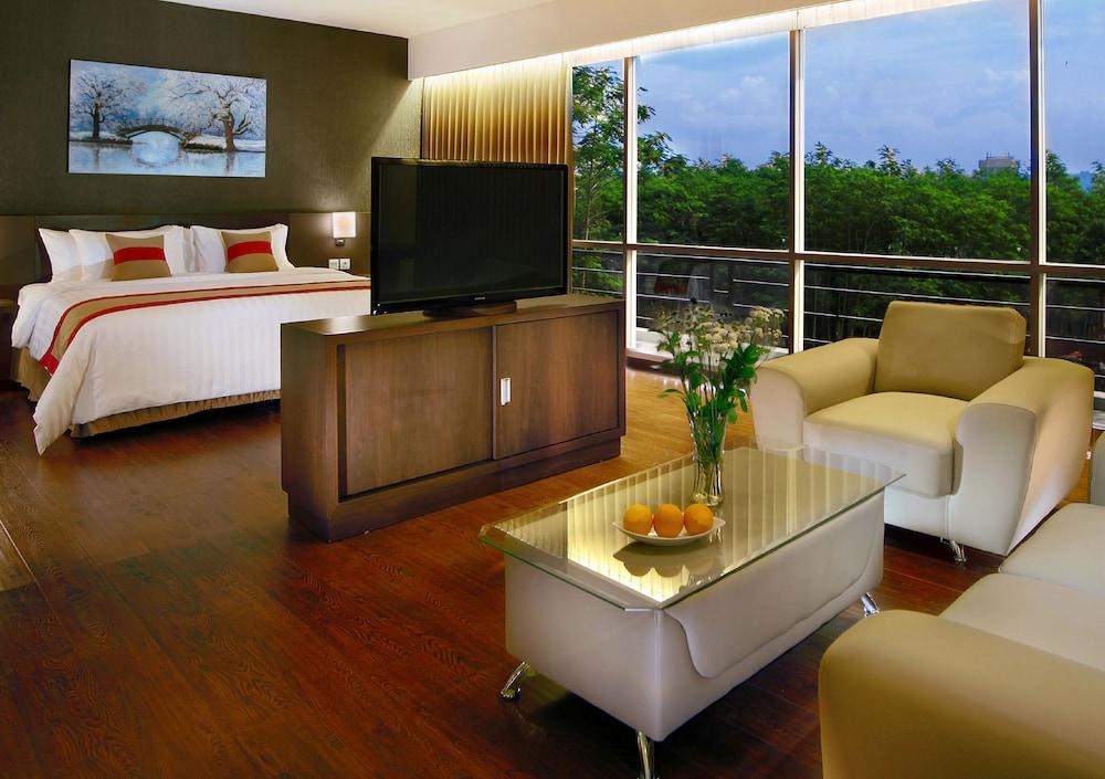 อัสตันเจ็มเบอร์โฮเต็ล&คอนเฟอเรนซ์เซนเตอร์ Hotel เจมเบอร์ ภายนอก รูปภาพ