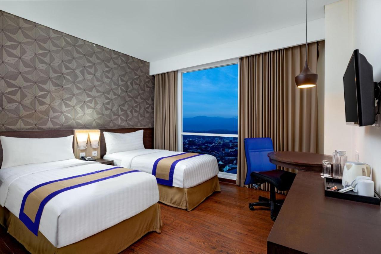 อัสตันเจ็มเบอร์โฮเต็ล&คอนเฟอเรนซ์เซนเตอร์ Hotel เจมเบอร์ ภายนอก รูปภาพ