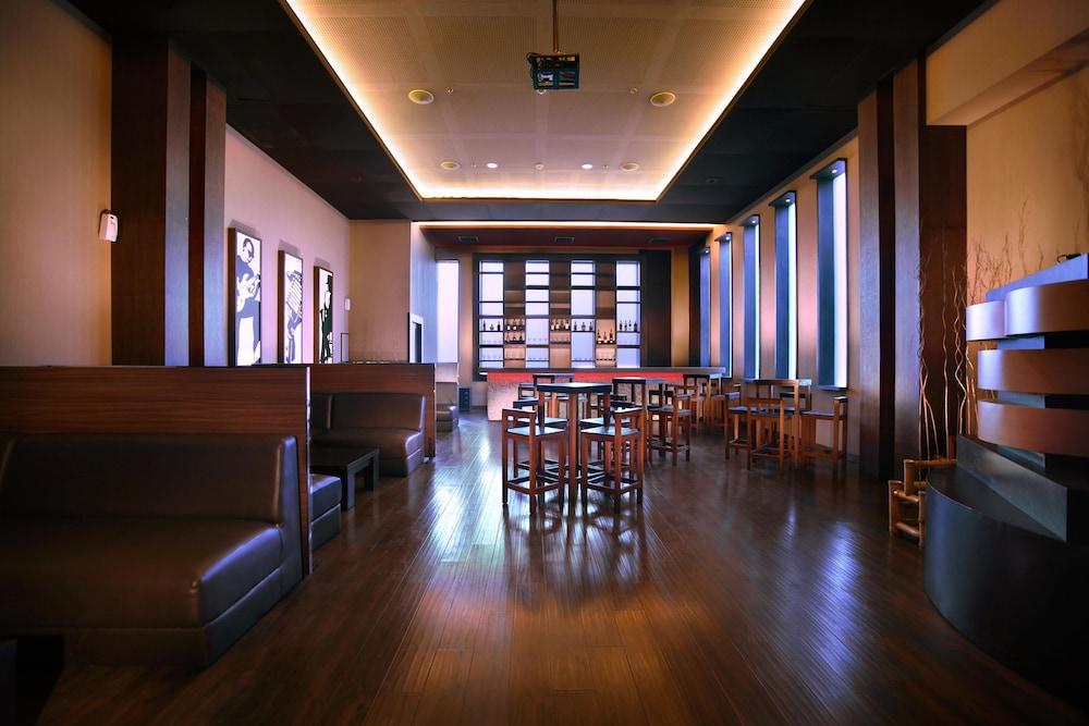 อัสตันเจ็มเบอร์โฮเต็ล&คอนเฟอเรนซ์เซนเตอร์ Hotel เจมเบอร์ ภายนอก รูปภาพ