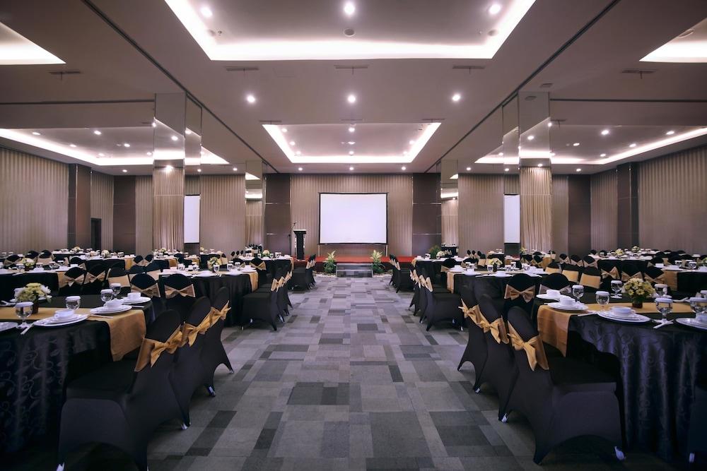 อัสตันเจ็มเบอร์โฮเต็ล&คอนเฟอเรนซ์เซนเตอร์ Hotel เจมเบอร์ ภายนอก รูปภาพ