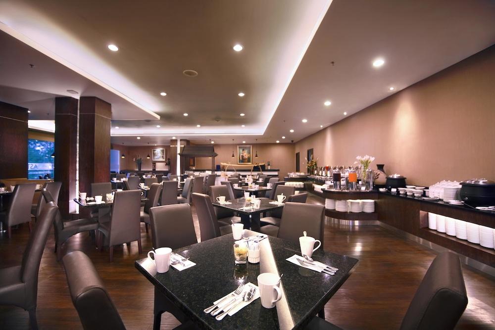 อัสตันเจ็มเบอร์โฮเต็ล&คอนเฟอเรนซ์เซนเตอร์ Hotel เจมเบอร์ ภายนอก รูปภาพ