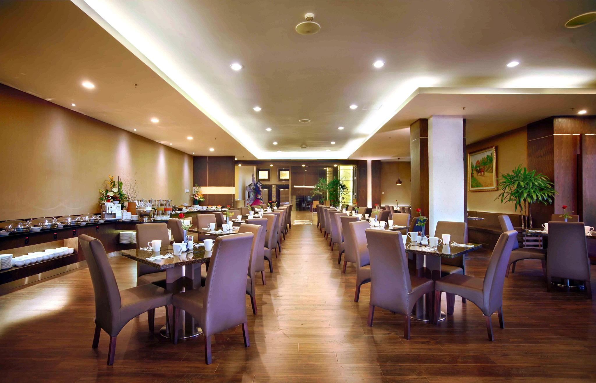 อัสตันเจ็มเบอร์โฮเต็ล&คอนเฟอเรนซ์เซนเตอร์ Hotel เจมเบอร์ ภายนอก รูปภาพ