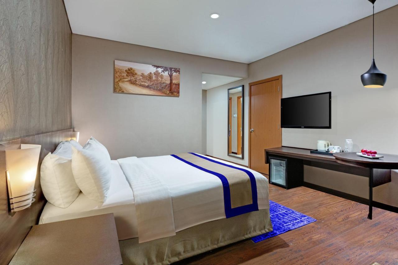 อัสตันเจ็มเบอร์โฮเต็ล&คอนเฟอเรนซ์เซนเตอร์ Hotel เจมเบอร์ ภายนอก รูปภาพ
