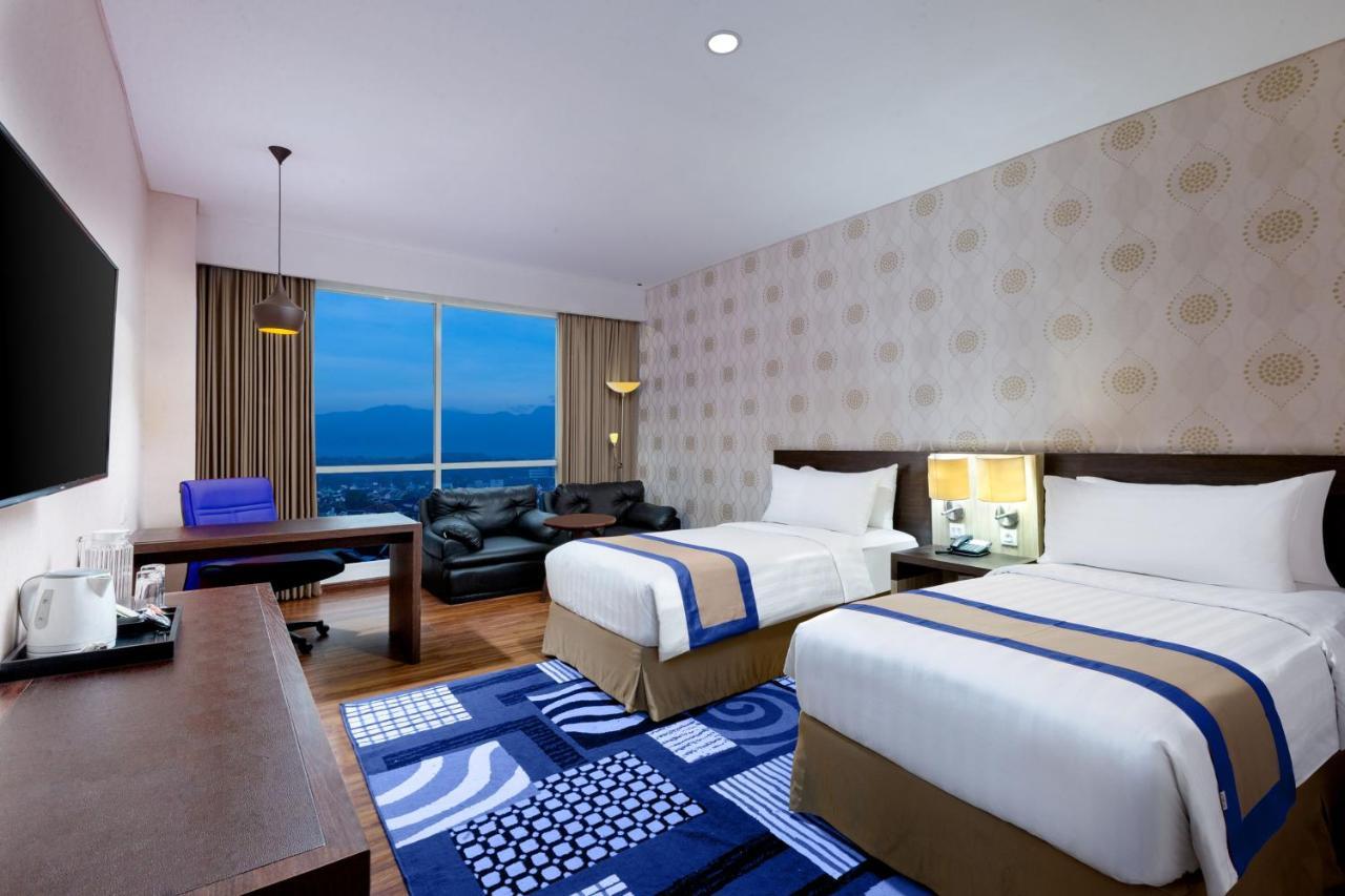 อัสตันเจ็มเบอร์โฮเต็ล&คอนเฟอเรนซ์เซนเตอร์ Hotel เจมเบอร์ ภายนอก รูปภาพ