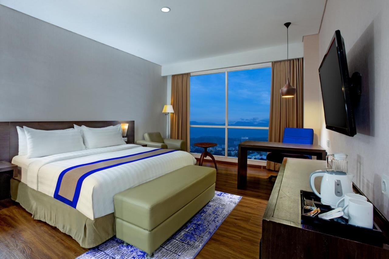 อัสตันเจ็มเบอร์โฮเต็ล&คอนเฟอเรนซ์เซนเตอร์ Hotel เจมเบอร์ ภายนอก รูปภาพ