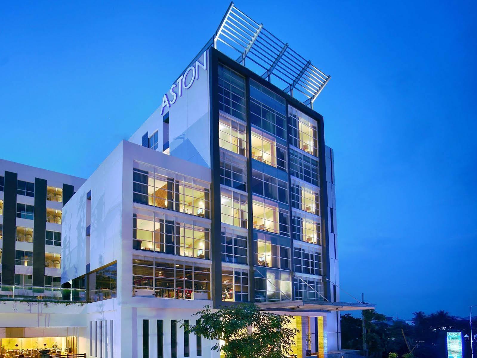 อัสตันเจ็มเบอร์โฮเต็ล&คอนเฟอเรนซ์เซนเตอร์ Hotel เจมเบอร์ ภายนอก รูปภาพ