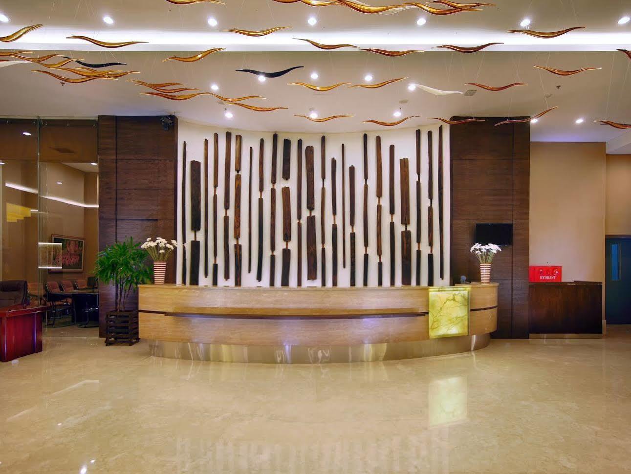 อัสตันเจ็มเบอร์โฮเต็ล&คอนเฟอเรนซ์เซนเตอร์ Hotel เจมเบอร์ ภายนอก รูปภาพ